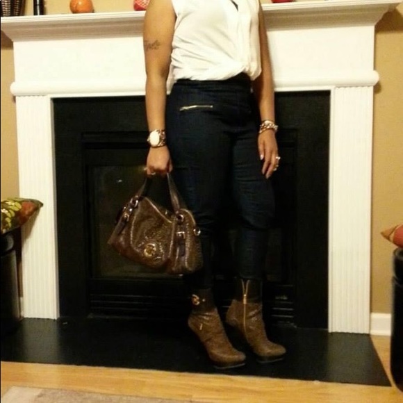 Michael Kors Stockard Bootie & Handbag. - Picture 9 of 9